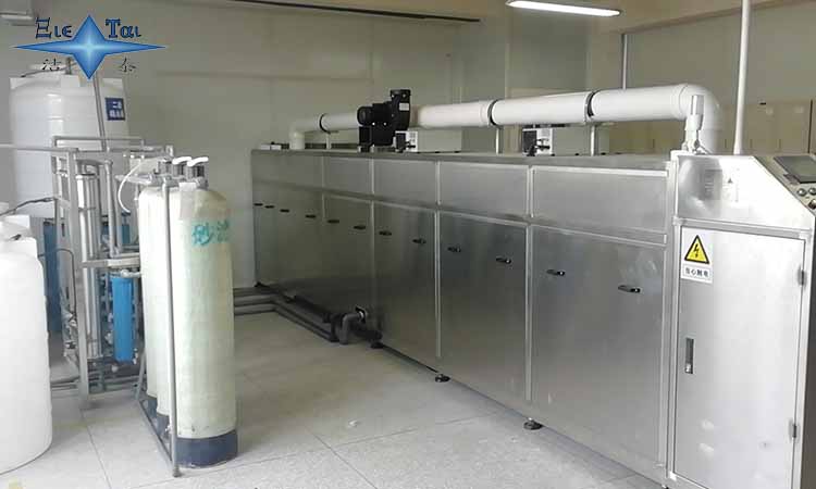 工業(yè)超聲波清洗機(jī)中清洗劑的選擇 工業(yè)超聲波清洗機(jī)中清洗劑的選擇