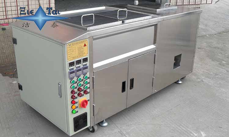 如何快速清洗汽車發(fā)動機上面的油污和積碳？1