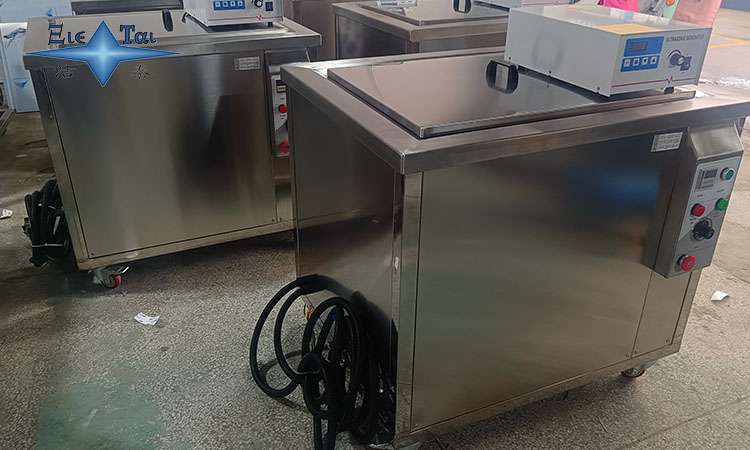 超聲波清洗機在醫(yī)藥研究和生產(chǎn)中的多重應用